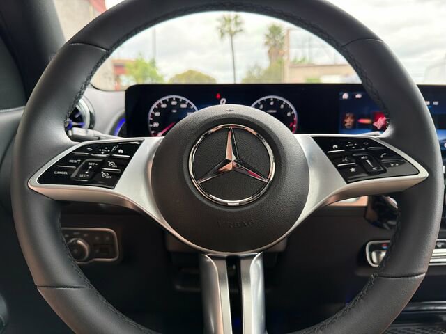Used 2026 Mercedes-Benz GLB 250 4MATIC image 29