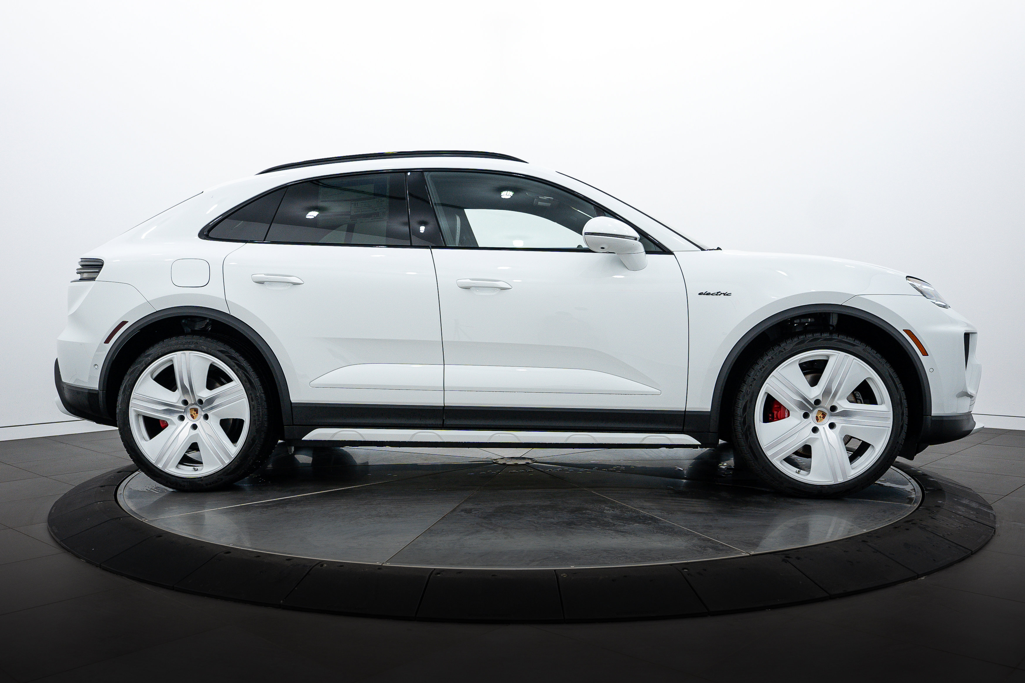 New 2025 Porsche Macan 4S Electric image 8
