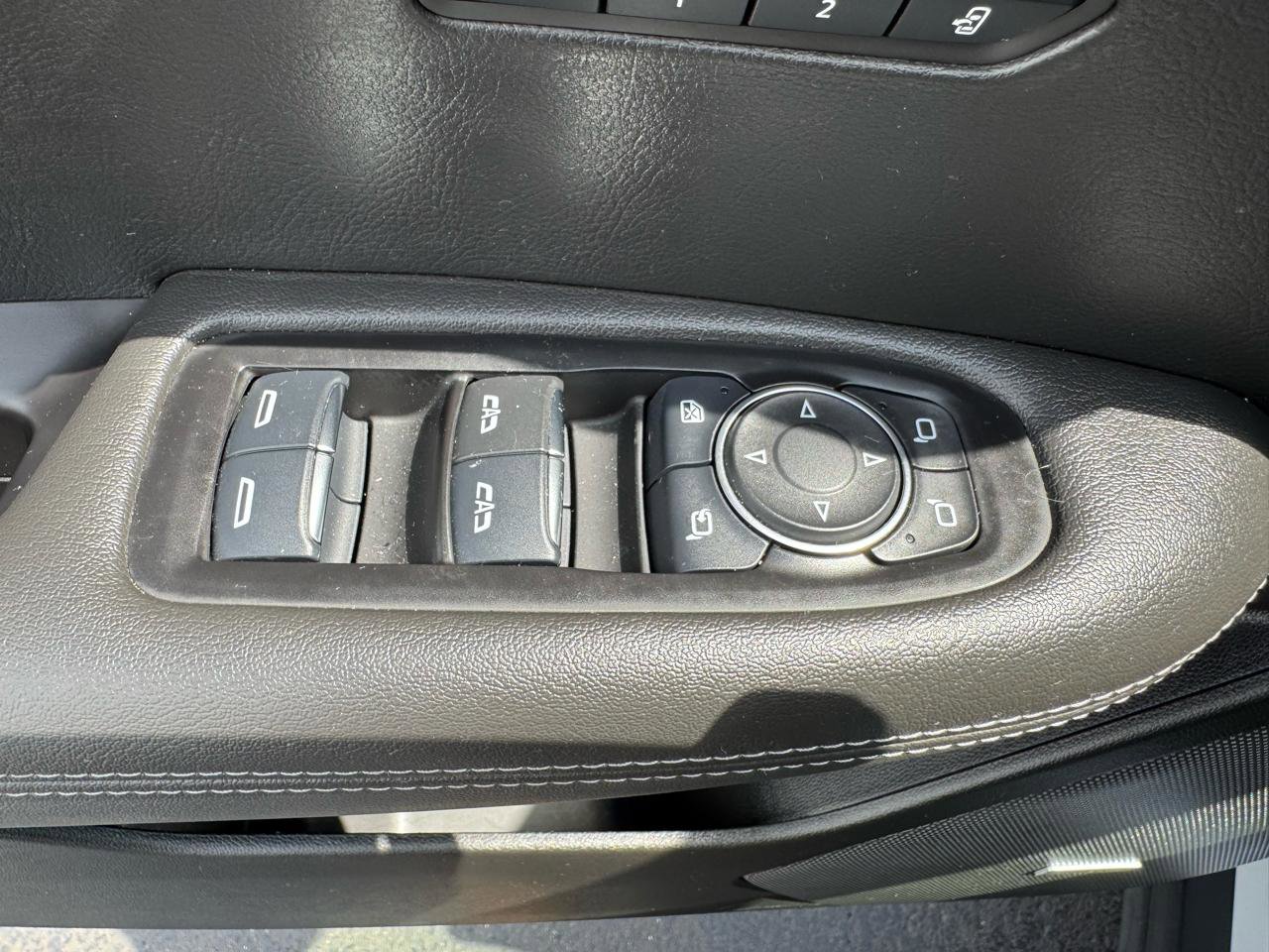 Used 2025 Cadillac XT6 Premium Luxury image 22