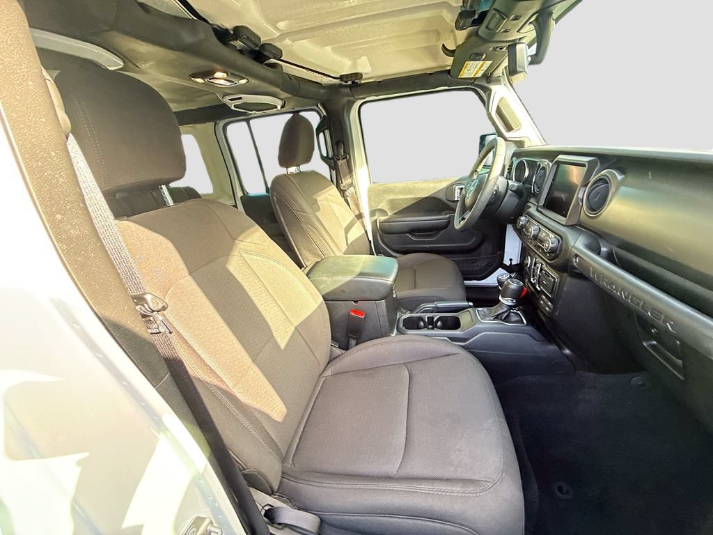 Used 2023 Jeep Wrangler Unlimited AWD/4WD image 32