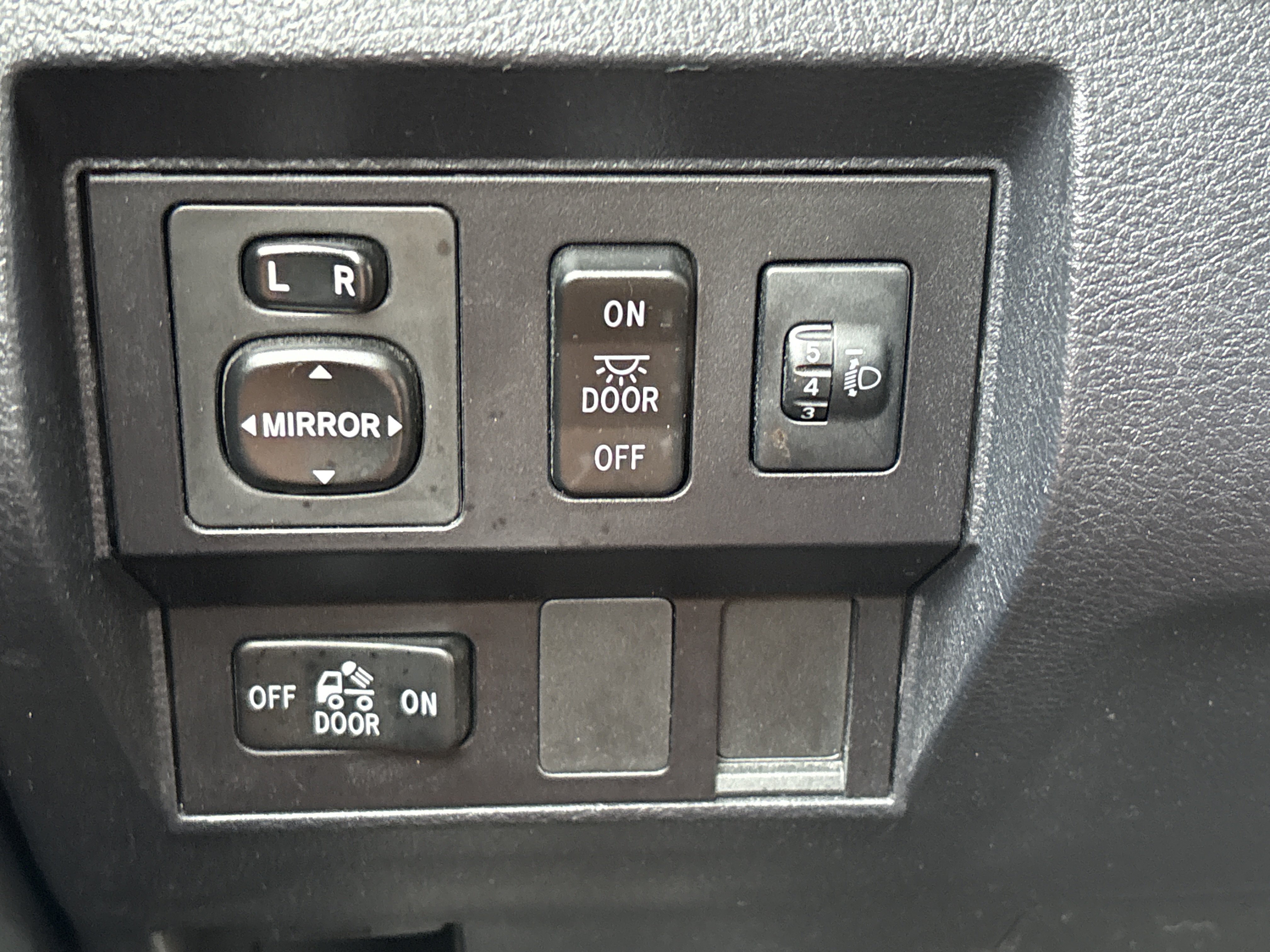 Used 2017 Toyota Tundra SR AWD/4WD image 30