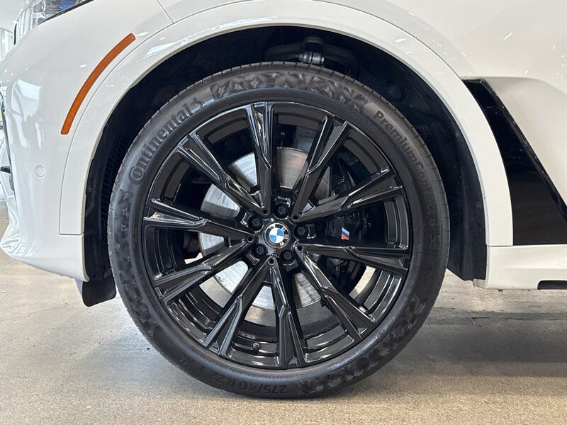 Used 2022 BMW X7 M50i image 42
