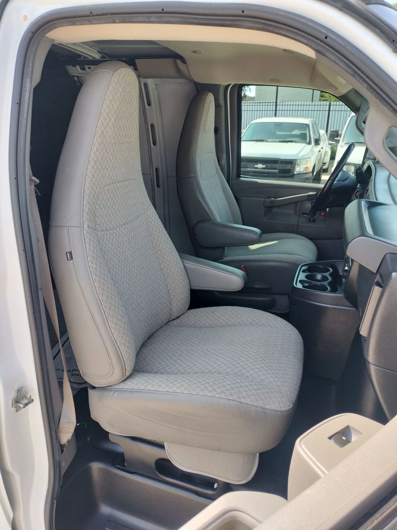 Used 2019 Chevrolet Express 3500 Extended w/ Driver Convenience Package RWD image 36