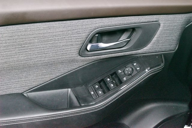 Used 2021 Nissan Rogue SV FWD image 13