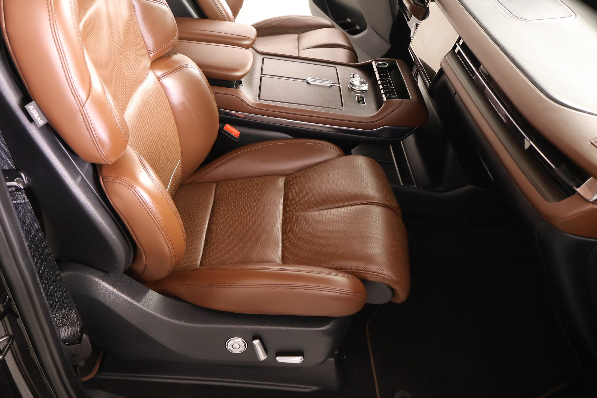 Certified 2025 Lincoln Navigator Reserve AWD/4WD image 14