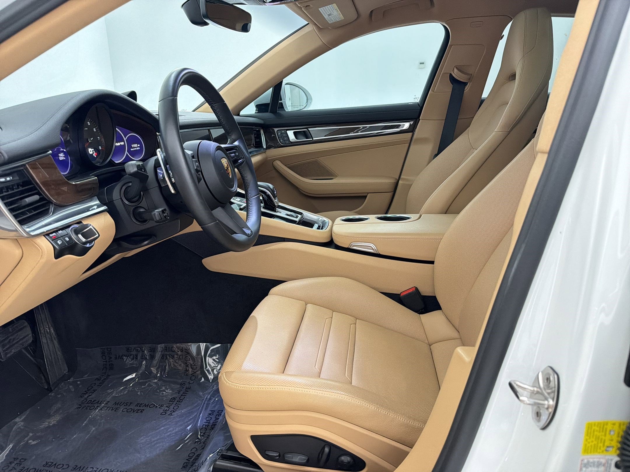 Certified 2023 Porsche Panamera Platinum Edition image 5