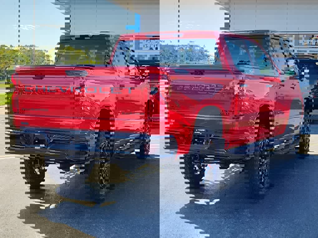 New 2026 Chevrolet Silverado 1500 Custom Trail Boss w/ LPO, Dark Essentials Package image 3