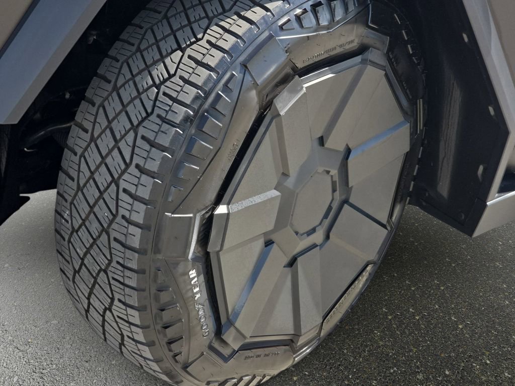 Used 2024 Tesla Cybertruck AWD Crew Cab image 35