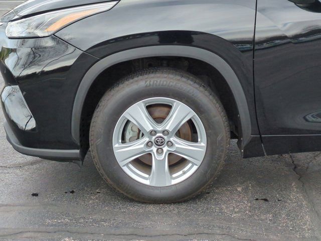 Certified 2024 Toyota Highlander LE image 7