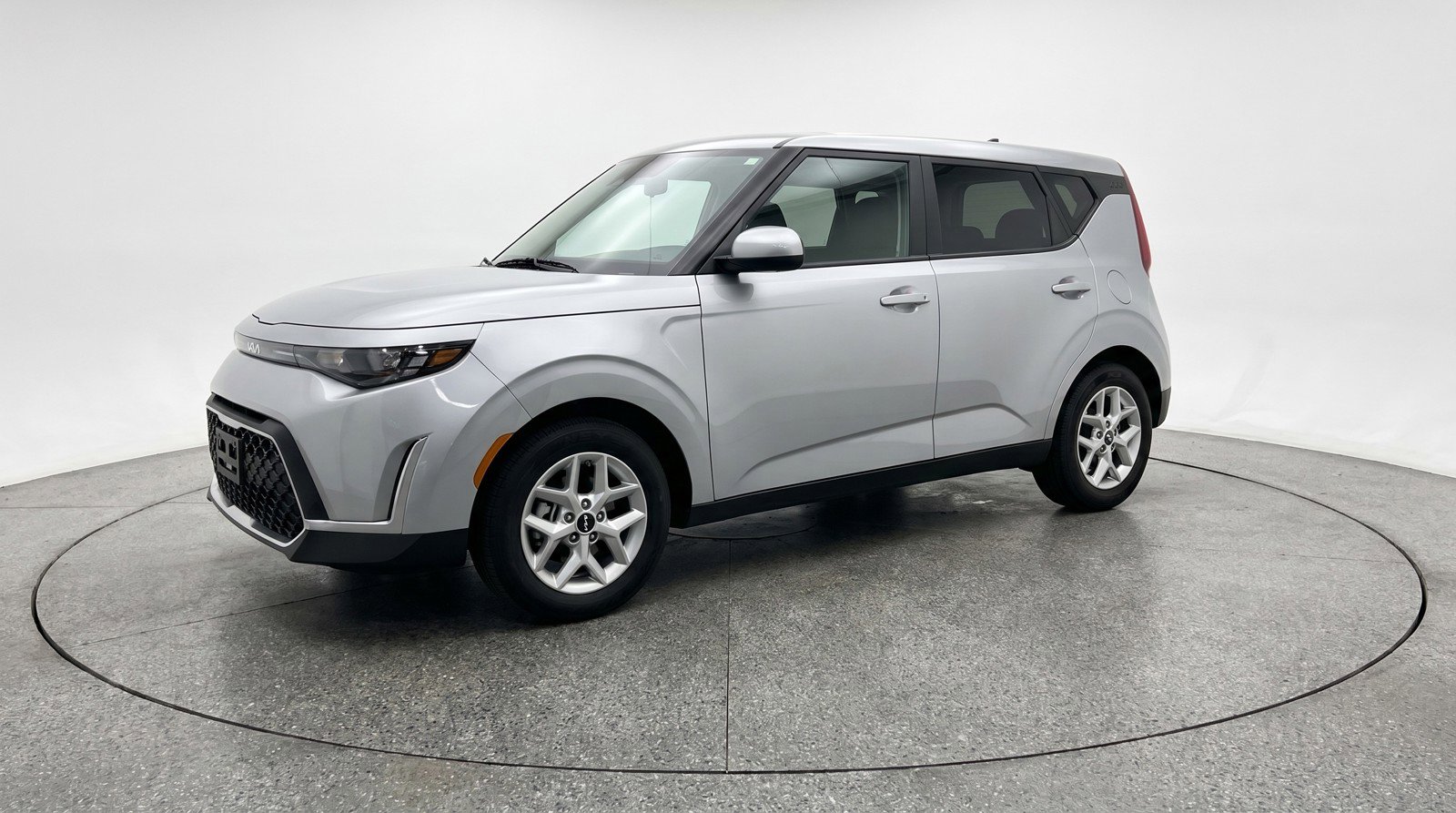 Used 2025 Kia Soul LX w/ LX Technology Package FWD image 3
