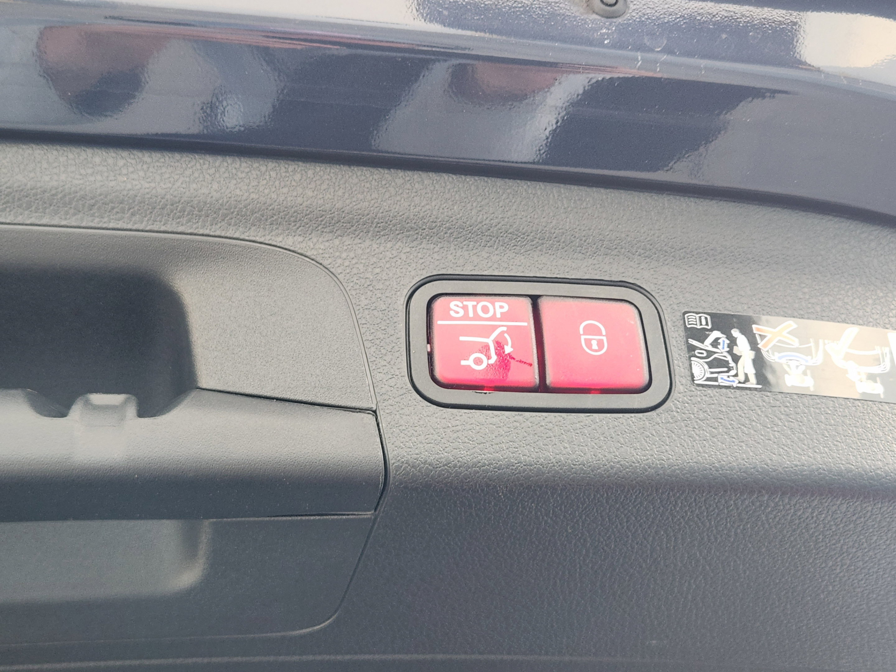 Used 2025 Mercedes-Benz GLE 350 4MATIC image 29
