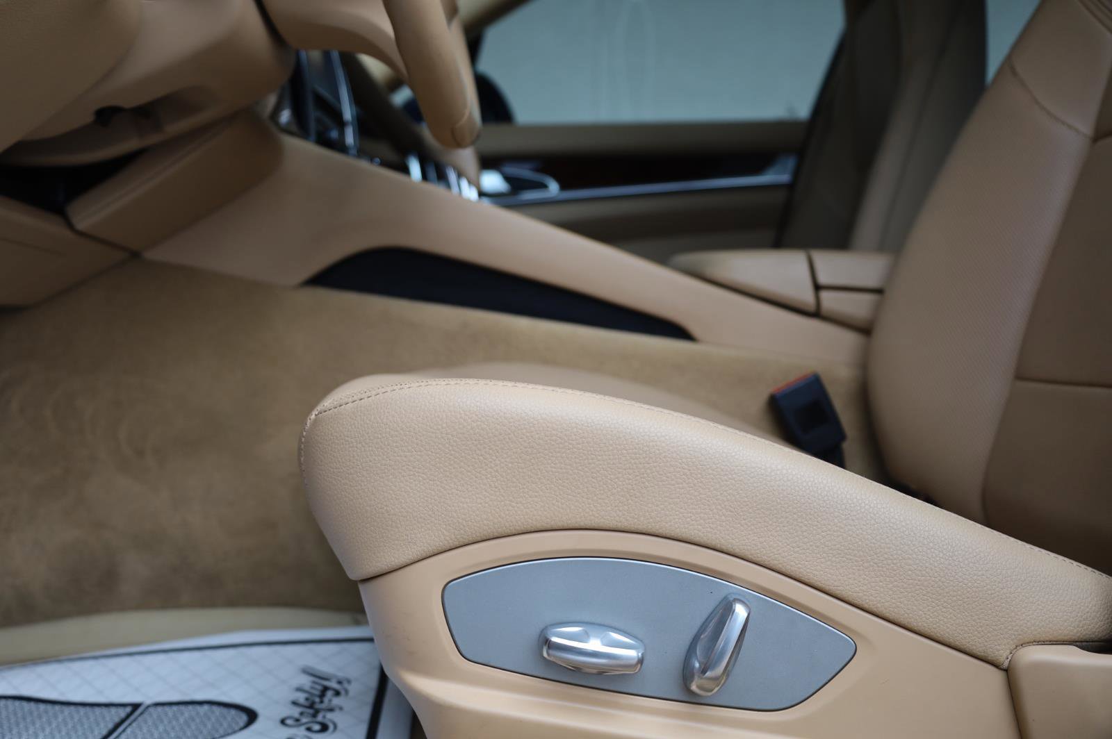 Used 2012 Porsche Panamera 4 image 16