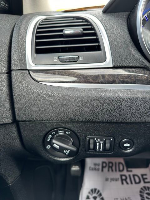 Used 2018 Chrysler 300 Limited image 35