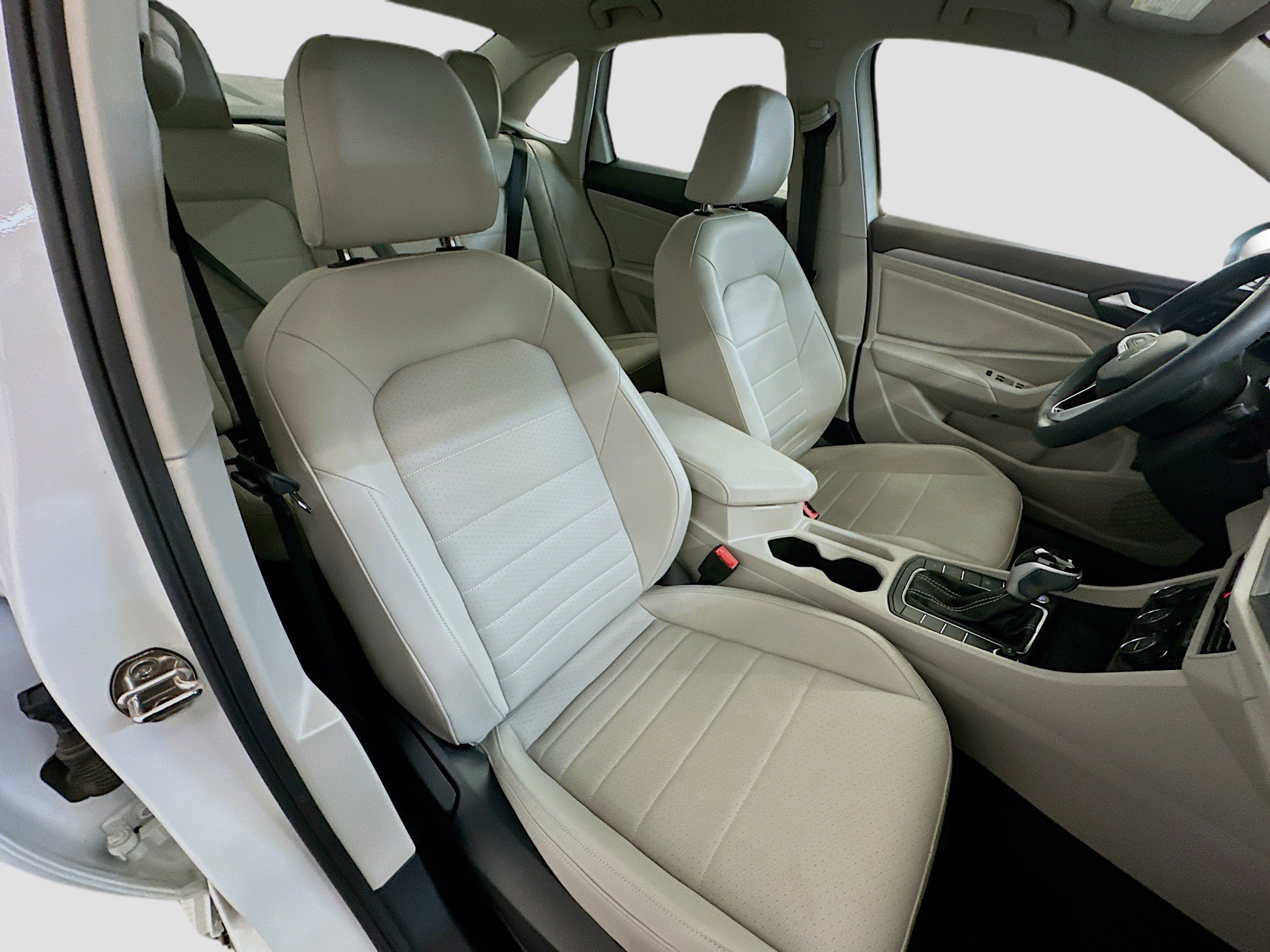 Used 2024 Volkswagen Jetta SE image 31