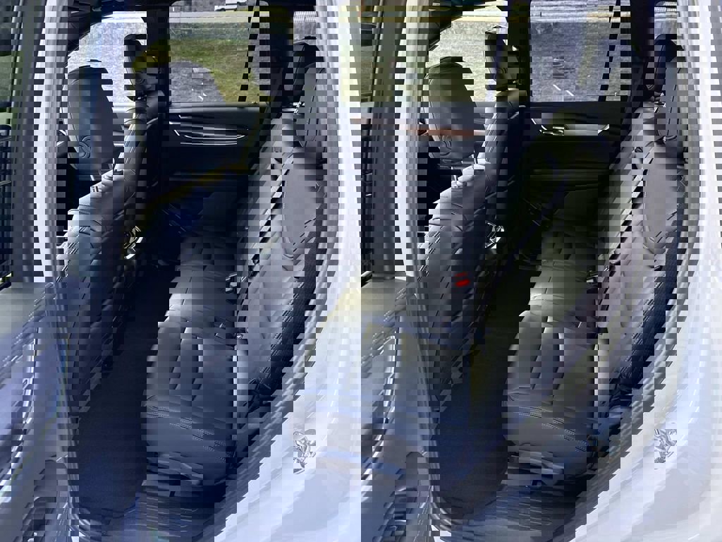 New 2025 Cadillac XT6 Luxury image 17