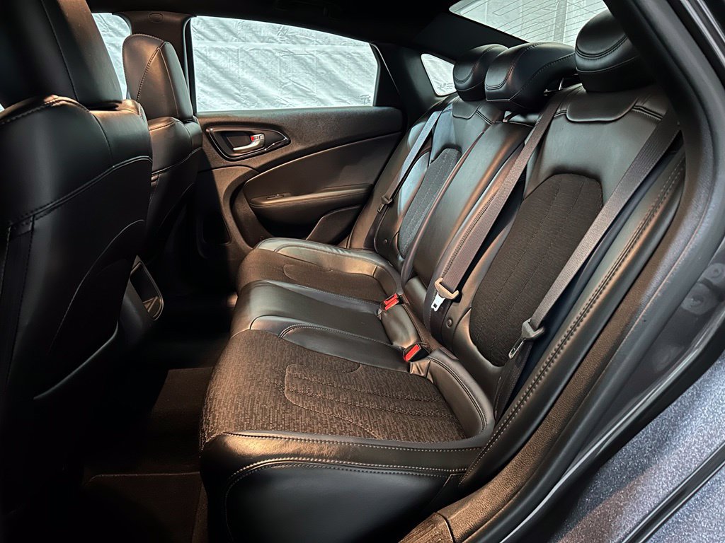 Used 2016 Chrysler 200 S FWD image 33