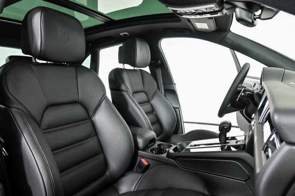 Used 2026 Porsche Macan AWD/4WD image 24