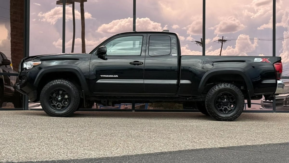 Used 2023 Toyota Tacoma SR5 w/ SX Package AWD/4WD image 5