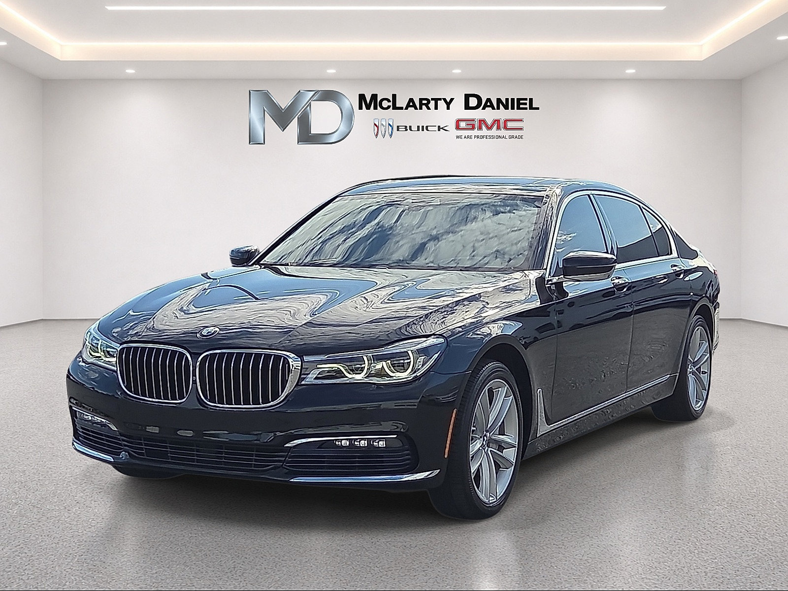 Used 2017 BMW 750i xDrive AWD/4WD image 3