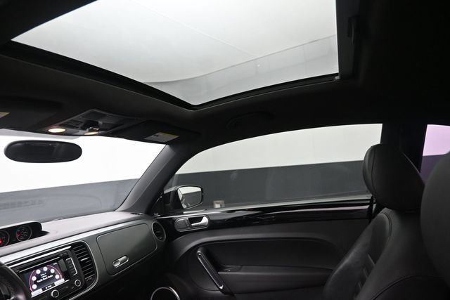Used 2013 Volkswagen Beetle R-Line FWD image 19