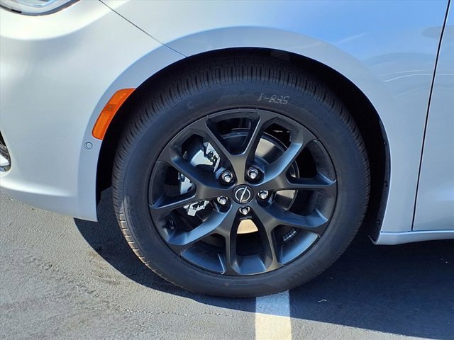 New 2026 Chrysler Pacifica Limited w/ S Appearance Package image 22