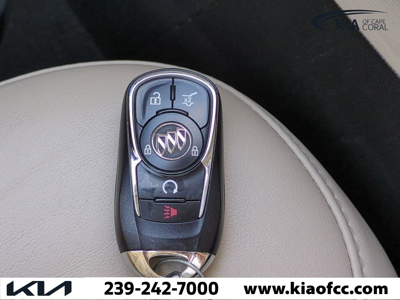 Used 2019 Buick Envision Essence image 32