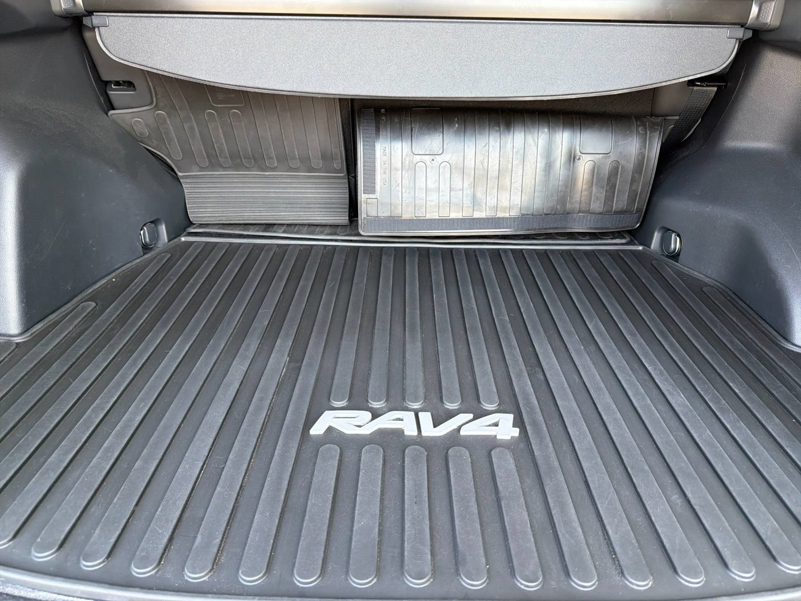 Used 2025 Toyota RAV4 LE AWD/4WD image 17
