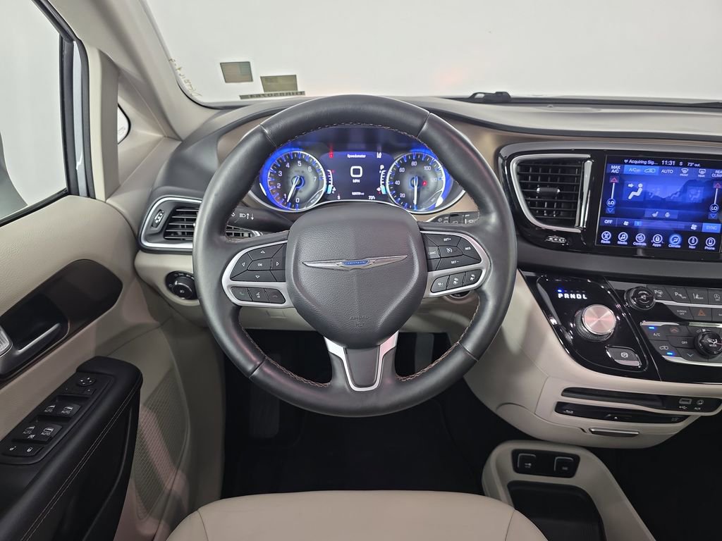 Used 2017 Chrysler Pacifica Touring-L Plus w/ Advanced Safetytec Group image 17