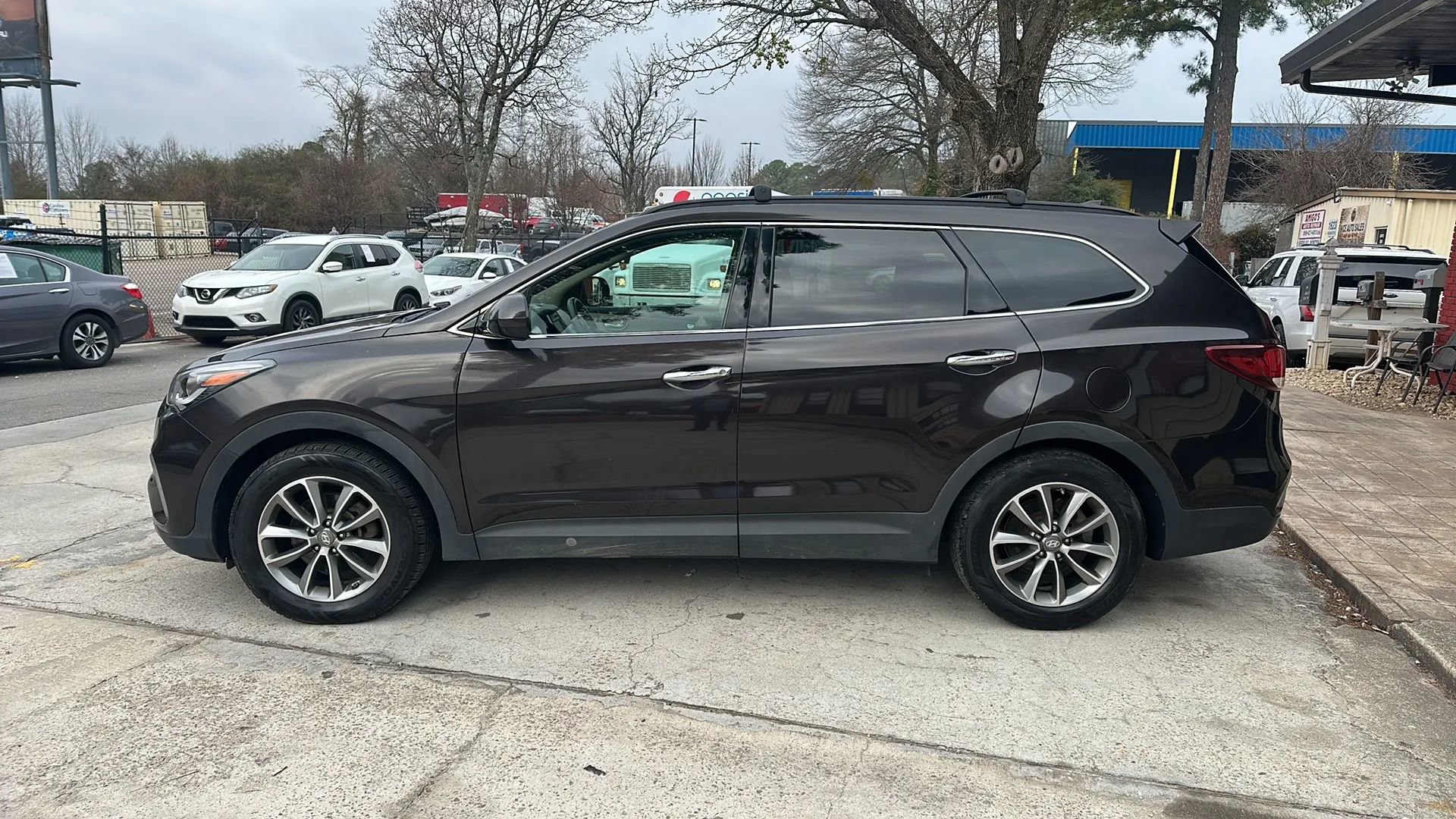 Used 2018 Hyundai Santa Fe SE image 2