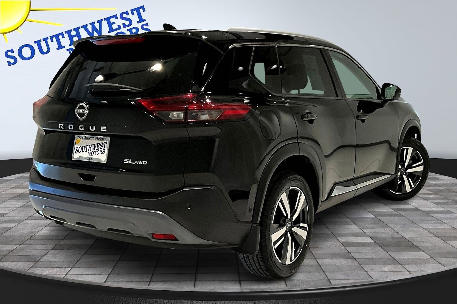 Used 2023 Nissan Rogue SL w/ SL Premium Package image 6