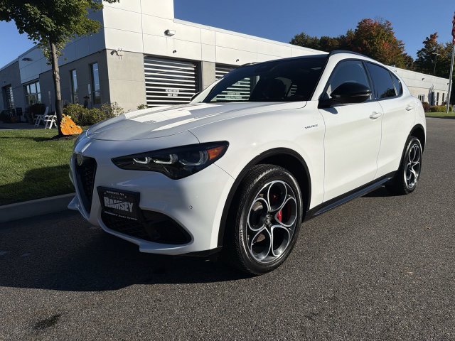 Used 2024 Alfa Romeo Stelvio Veloce AWD/4WD image 4