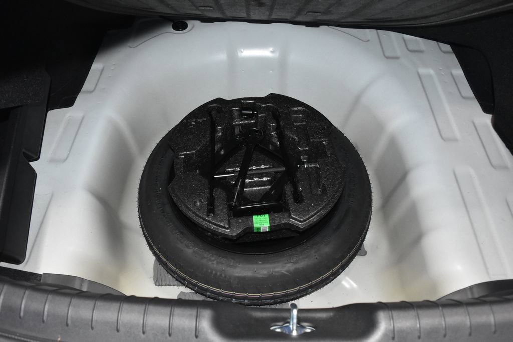 Used 2025 Hyundai Elantra Limited image 32