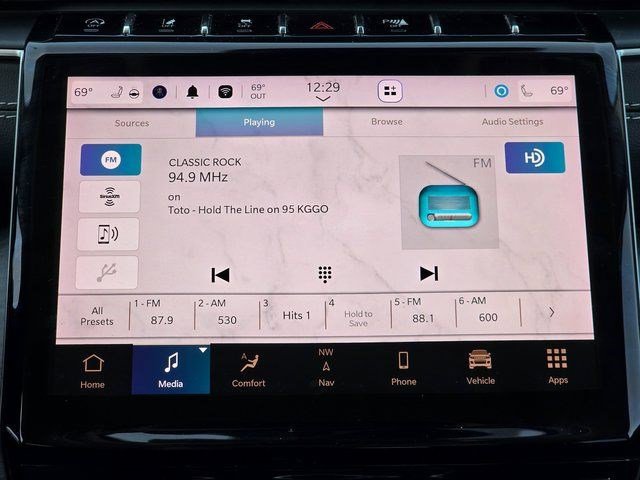 Certified 2023 Jeep Grand Cherokee Limited w/ Black Appearance Package AWD/4WD image 30