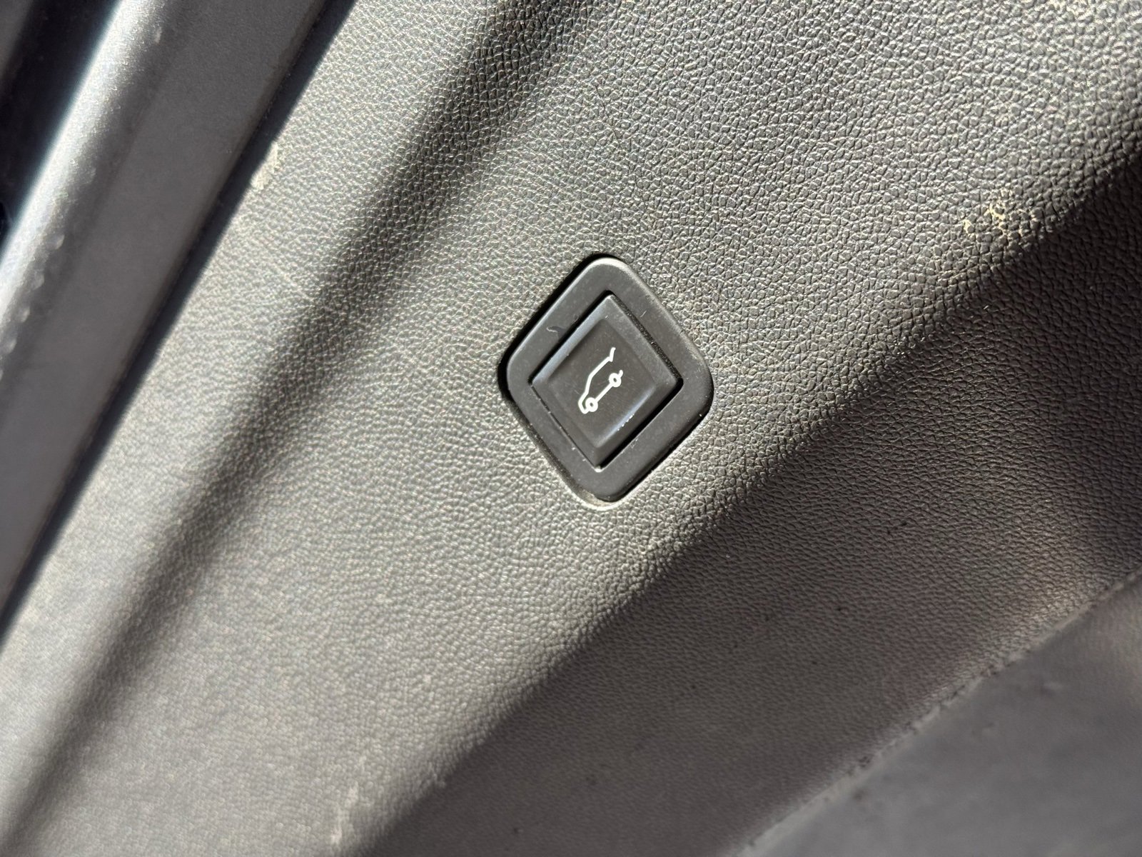 Used 2021 Chevrolet Suburban Premier image 27