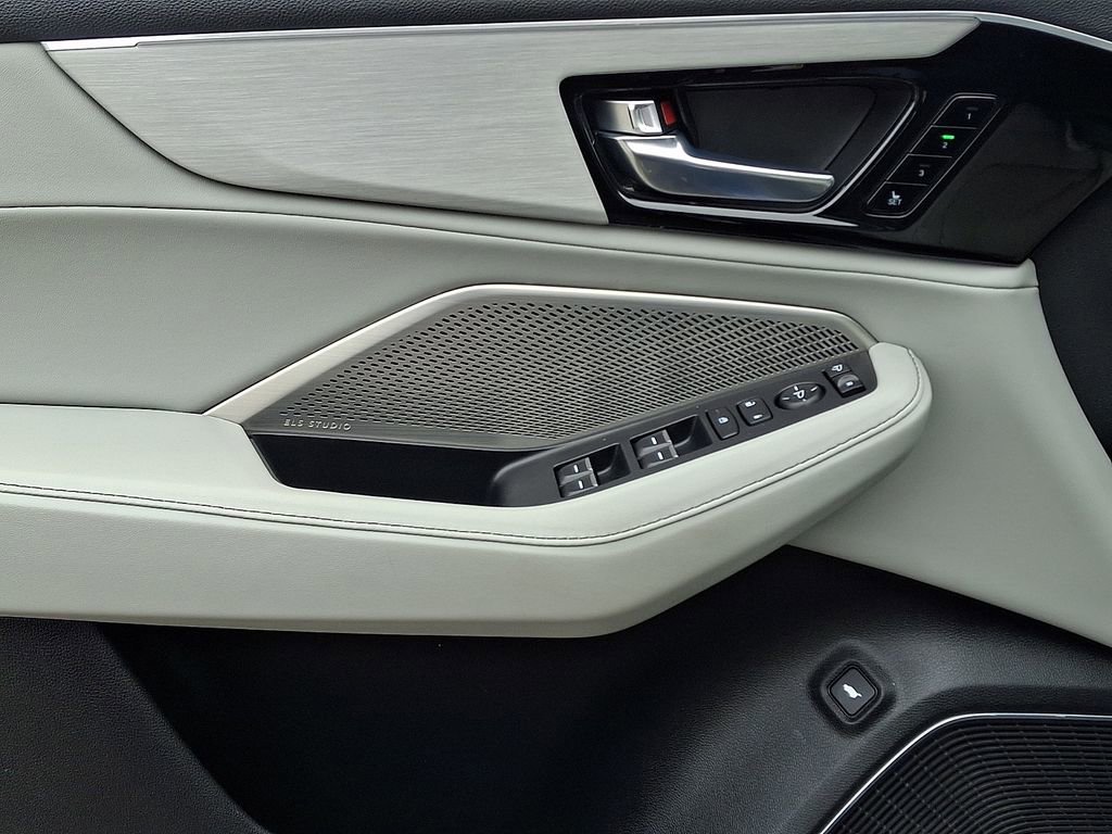 Used 2023 Acura MDX SH-AWD w/ Technology Package image 13