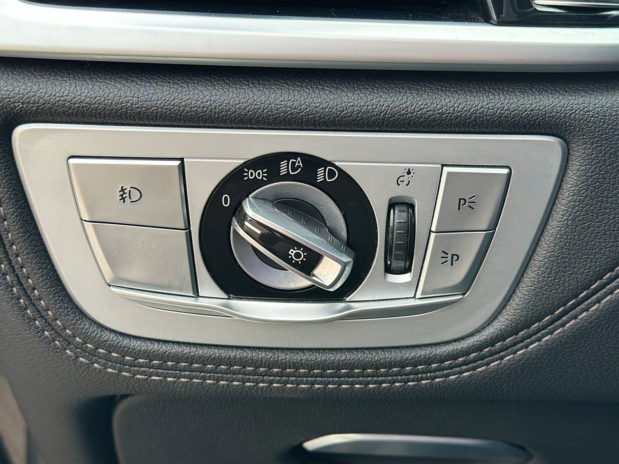 Used 2019 BMW 740i 740i w/ M Sport Package image 34