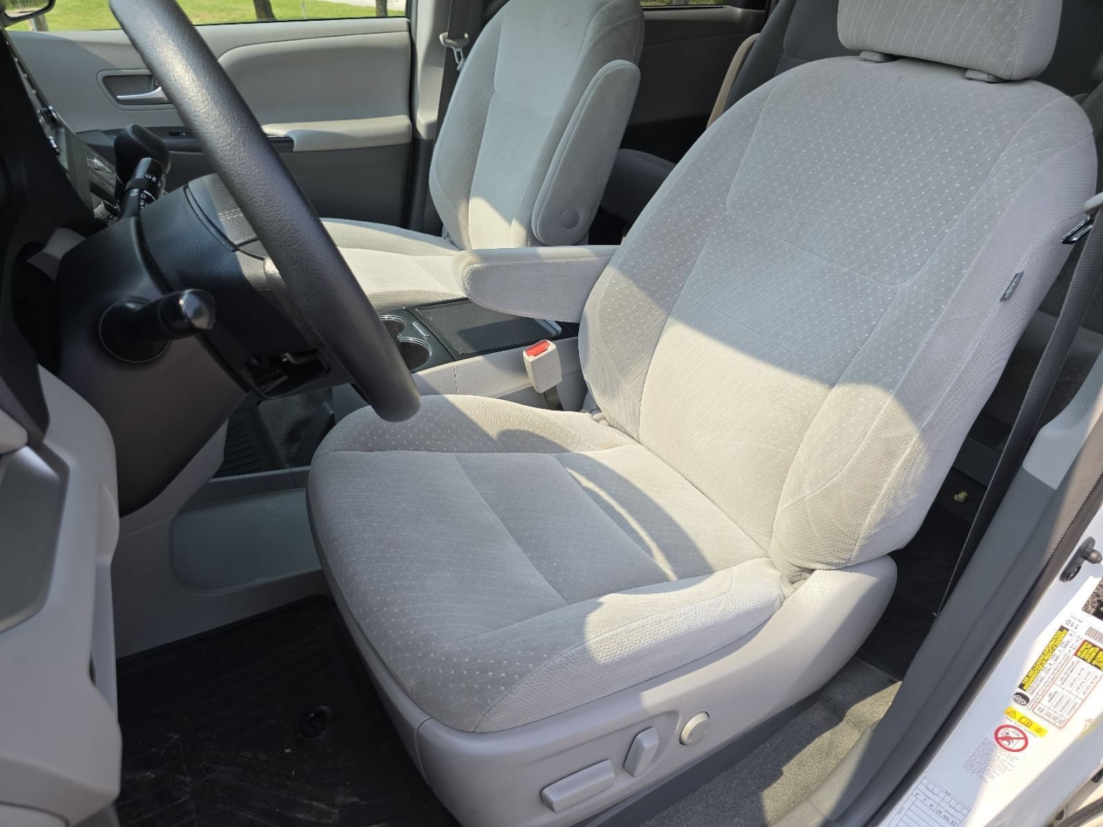 Used 2018 Toyota Sienna LE FWD image 24