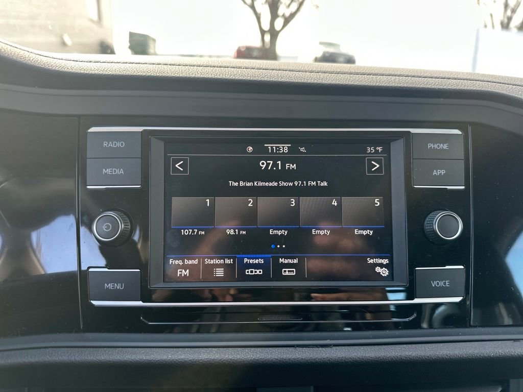 Used 2022 Volkswagen Jetta SE image 18