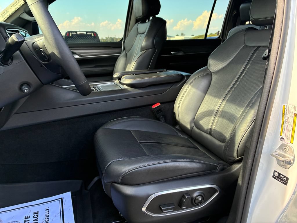 Used 2023 Jeep Wagoneer Series II AWD/4WD image 8