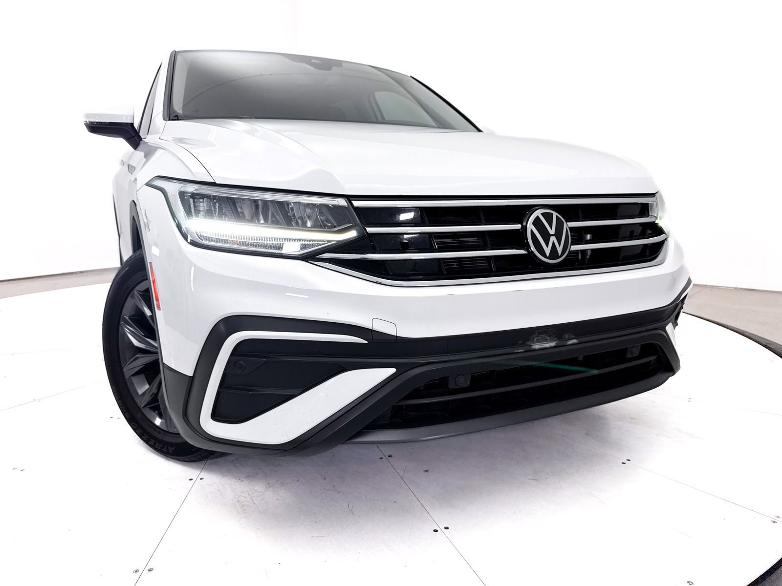 Used 2022 Volkswagen Tiguan SE FWD image 6