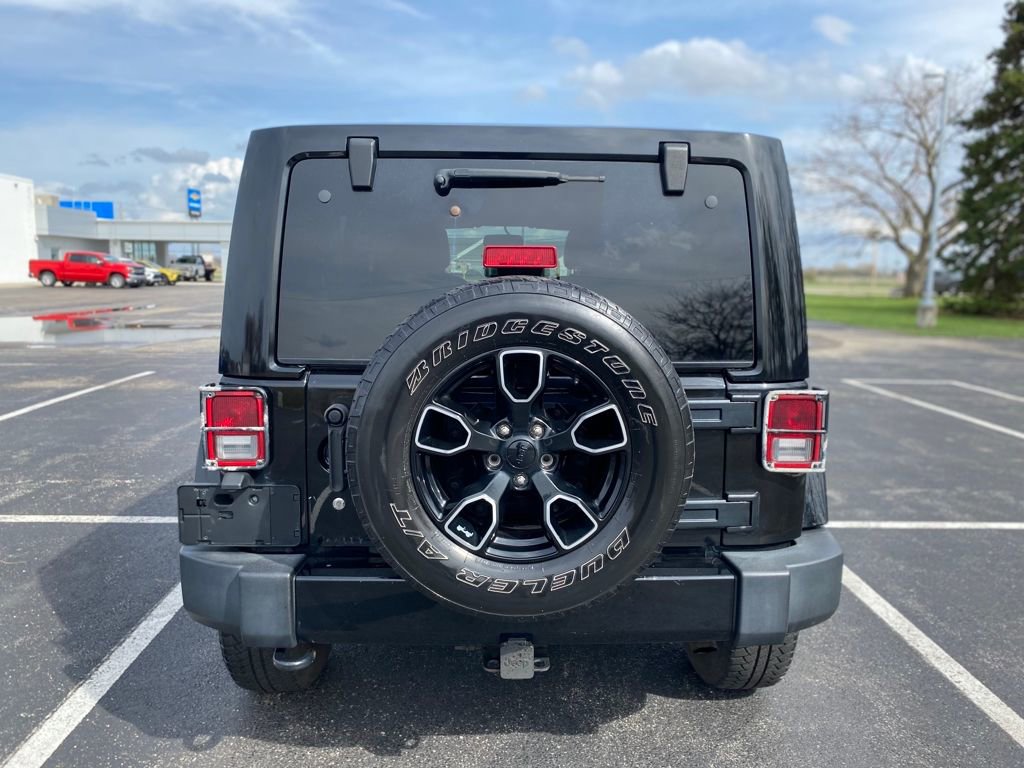 Used 2018 Jeep Wrangler Unlimited Sahara AWD/4WD image 6