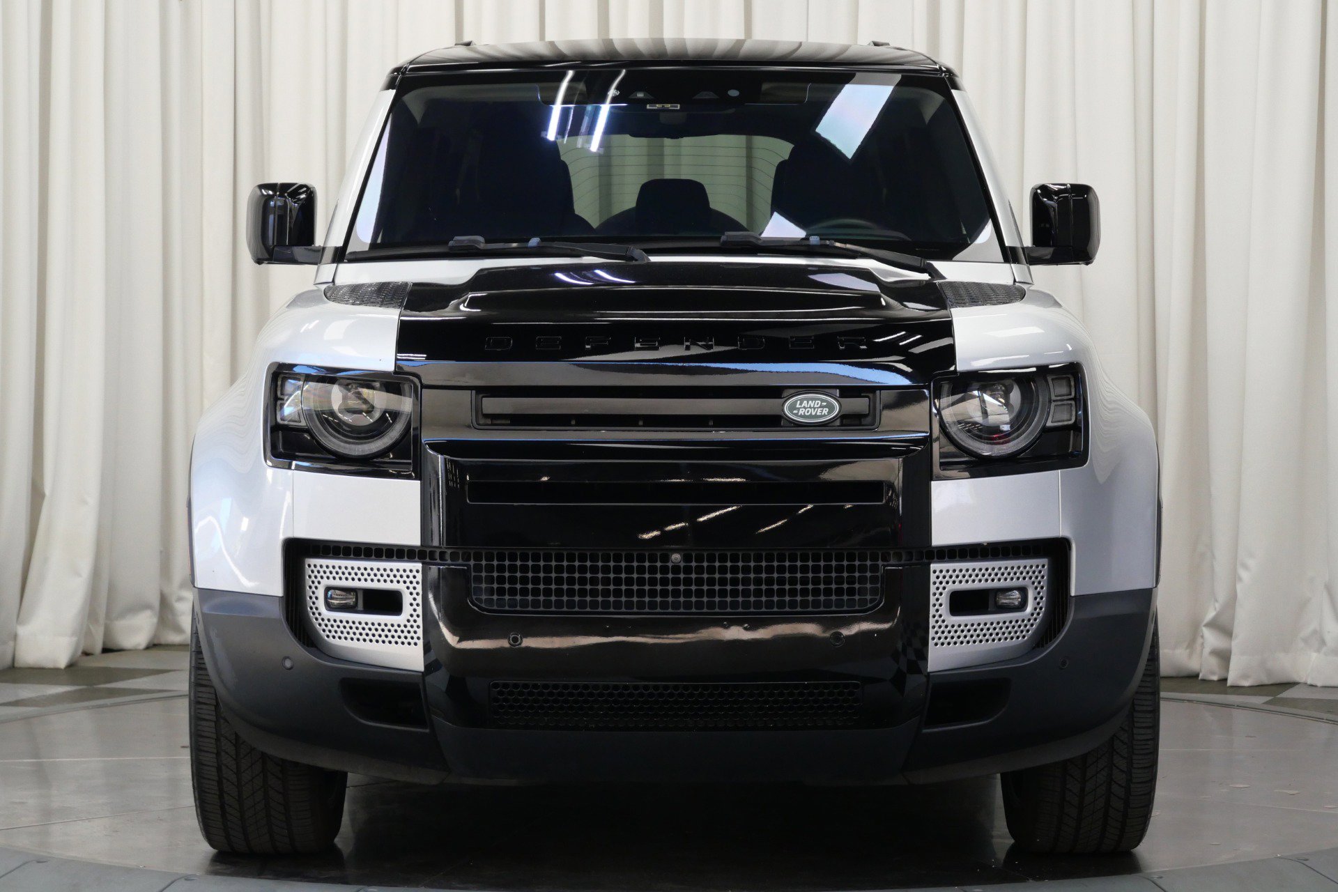 Used 2020 Land Rover Defender 110 First Edition image 4