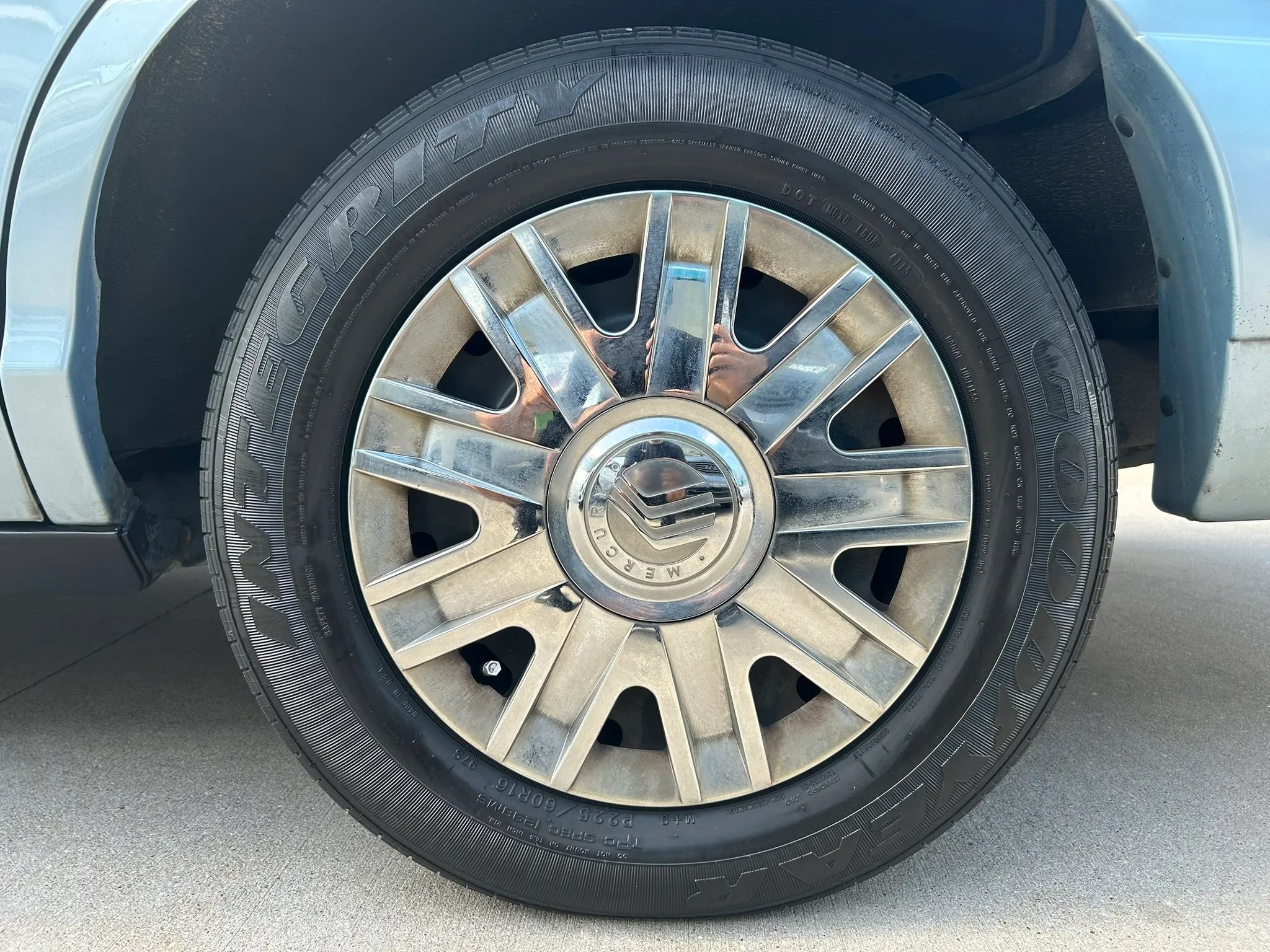 Used 2006 Mercury Grand Marquis GS RWD image 25