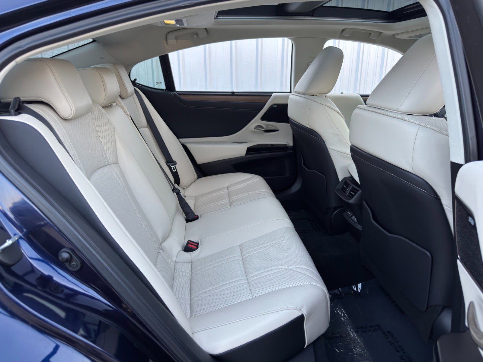 Used 2025 Lexus ES 350 Ultra Luxury w/ Accessory Package (Z1) image 46