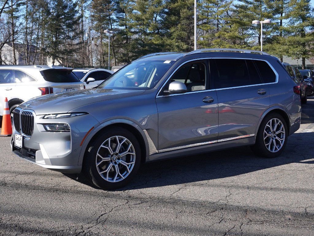 Used 2023 BMW X7 xDrive40i w/ Parking Assistance Package AWD/4WD image 10
