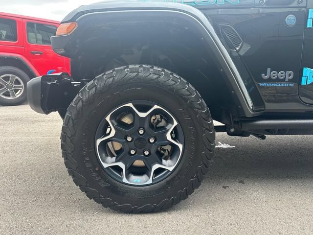 Used 2023 Jeep Wrangler Unlimited Rubicon 4xe w/ Cold Weather Group AWD/4WD image 18