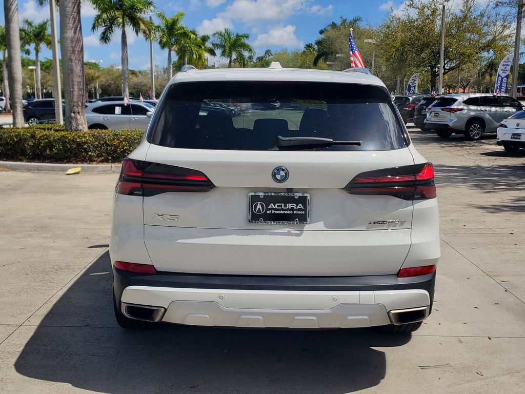 Used 2025 BMW X5 xDrive50e image 6