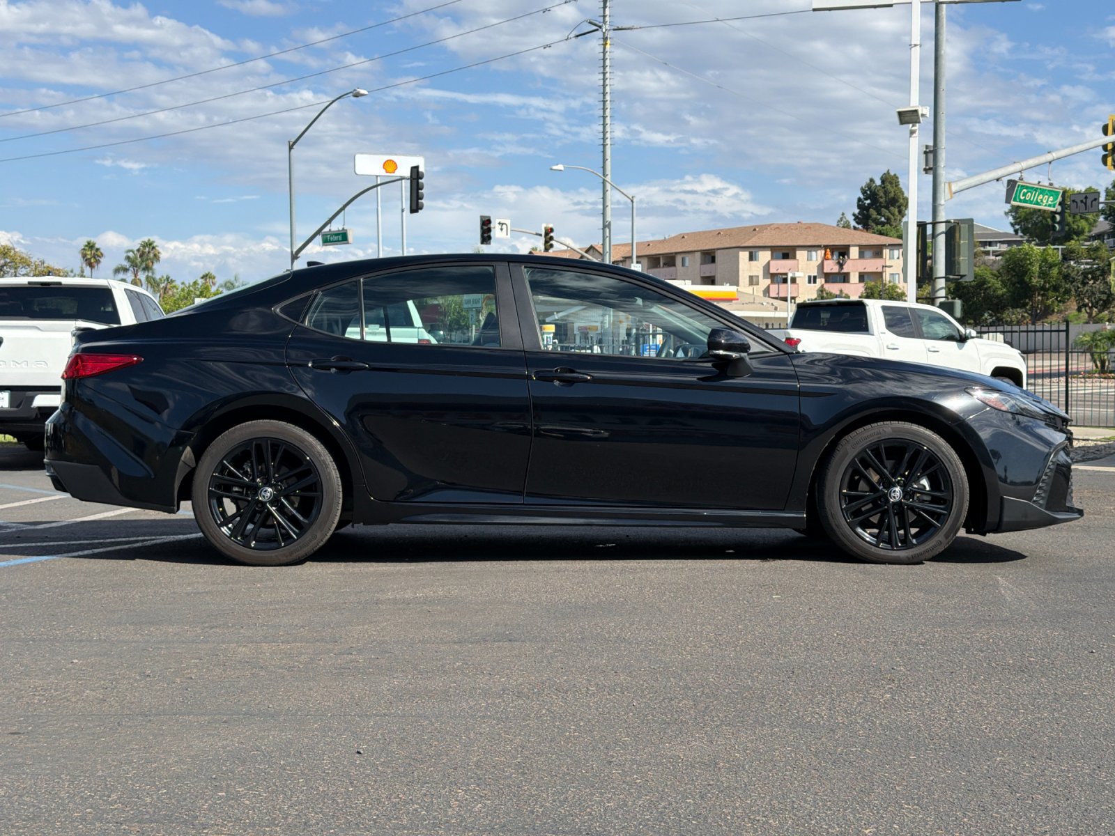 Used 2025 Toyota Camry SE w/ Convenience Package FWD image 6