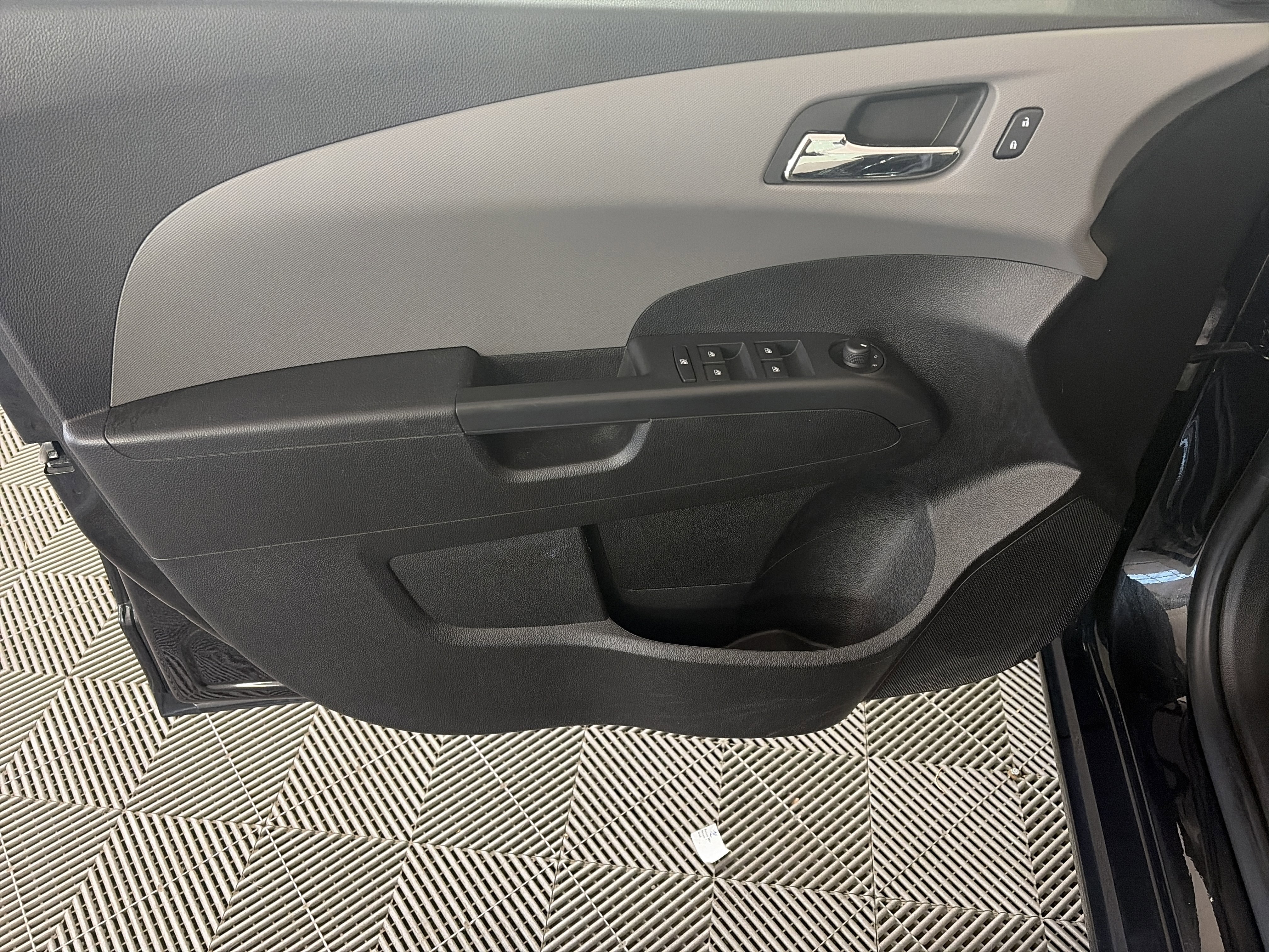 Used 2015 Chevrolet Sonic LT image 12