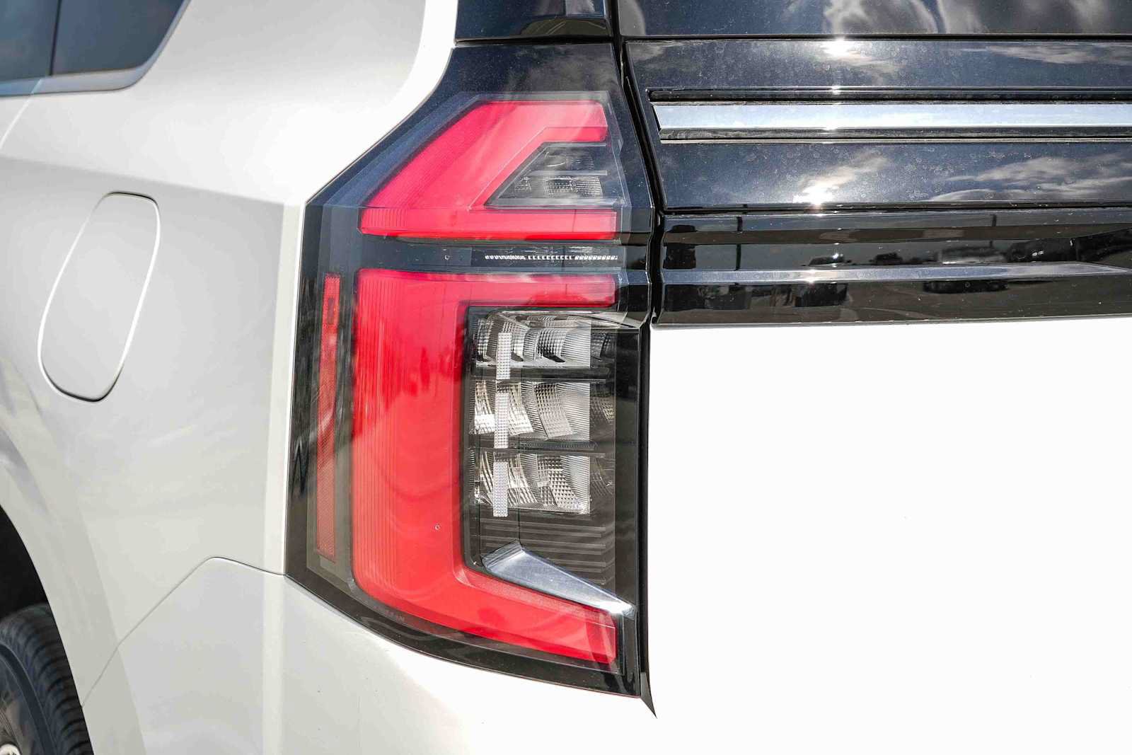 New 2026 Nissan Armada SL w/ Captain's Chari Seat Package RWD image 22